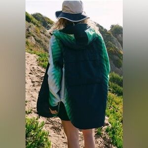 NWT FREE PEOPLE MOVEMENT Singin' In The Rain Printed Packable Jacket Alien Combo